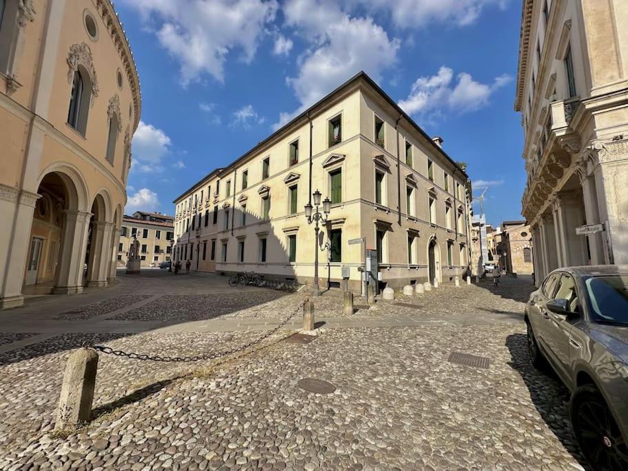 Bilocale Di Lusso Centro Storico Zona Verdi Apartment